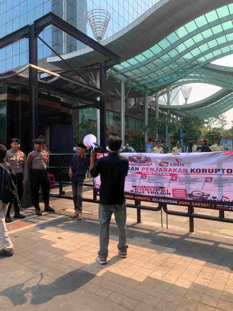 Dugaan korupsi BRI menjadi sorotan dalam aksi JANGKAR di depan Kantor Pusat BRI