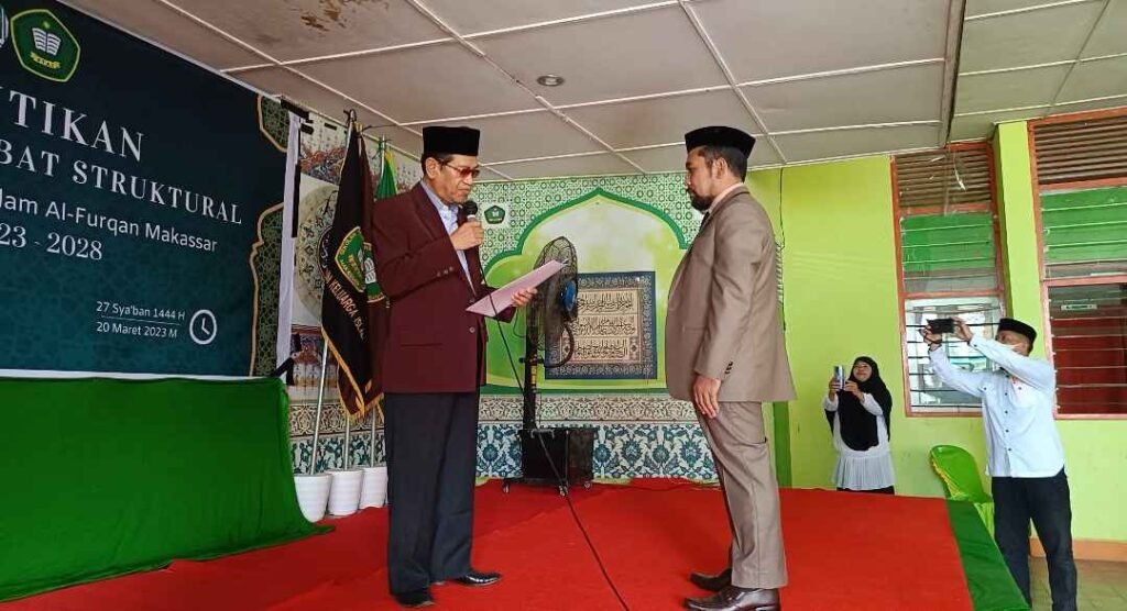 Ketua STAI Al-Furqan menjadi sorotan usai pemberhentian Polemik Ketua STAI Al-Furqan Makassar Proses pemberhentian Ketua STAI Al-Furqan dipertanyakan