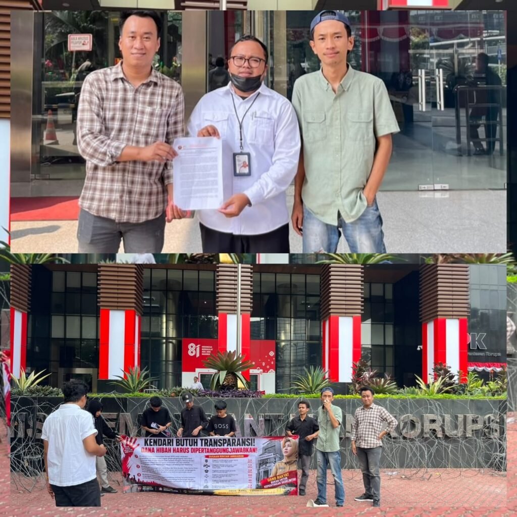 Aksi Forum Mahasiswa Anti Korupsi menyoroti hibah Pemkot Kendari di depan Gedung KPK RI.